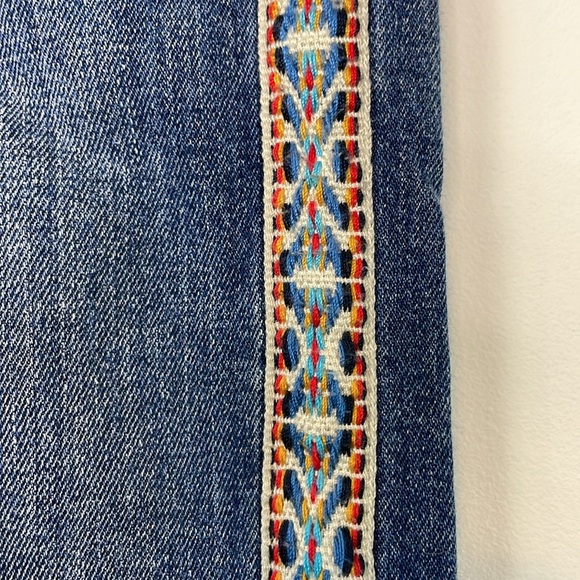 Pilcro and the Letterpress Embroidered Slim Boyfriend Jeans. Size 28. - Picture 5 of 14